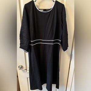 ELOQUII Black and White Lantern Sleeve Dress size 18